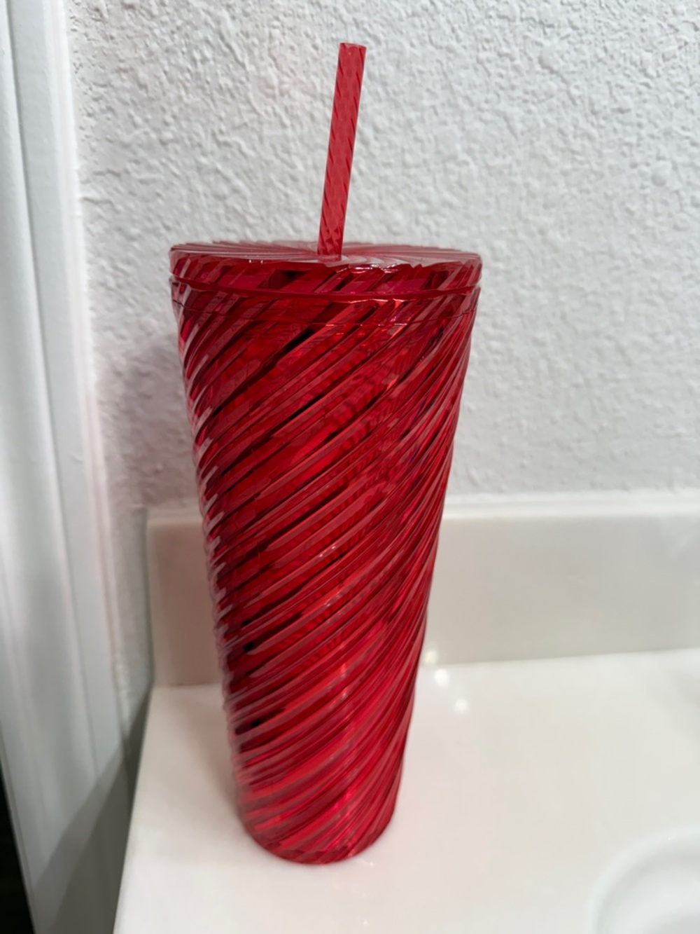 NEW Starbucks 24oz Red Spiral Siren Travel Tumbler with Lid and Straw